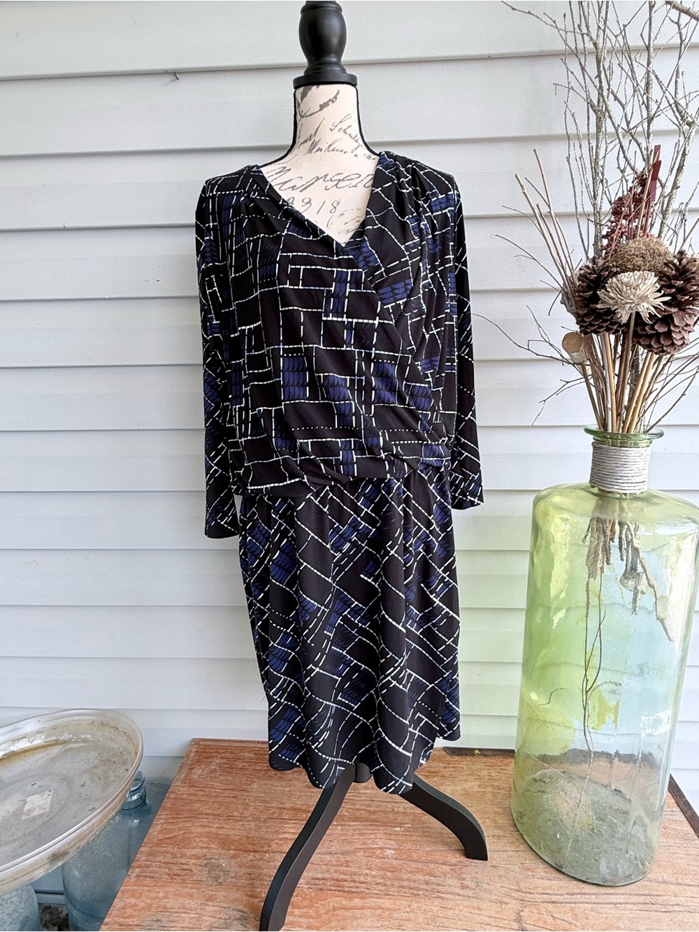 White House Black Market Black & Navy Geometric Dress. Size XL